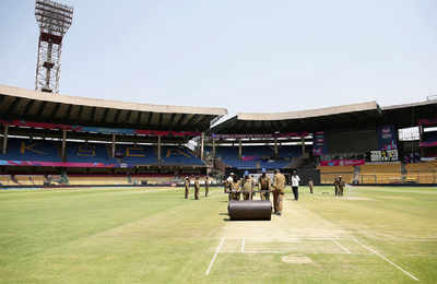 The big pitch-er: Bengaluru curator hopes to avoid Pune-like hit-wicket