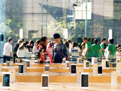 Apple slumps amid weaker iPhone holiday period sales