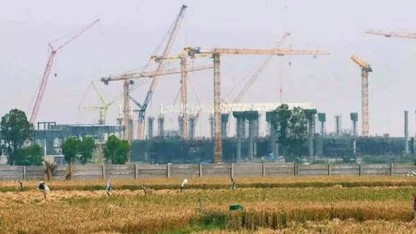 Before take-off, UP’s ‘airport town’ gets ready for voting day on April 26