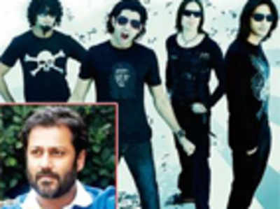 Rock on!! Director moves HC against Farhan Akhtar to stall the sequel