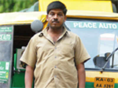 Auto driver makes peace with passenger