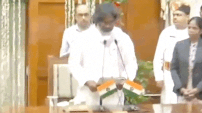 Hemant Soren Oath Taking Ceremony Live Updates: With her CM hopes dashed,  will Kalpana join husband's cabinet? - The Times of India