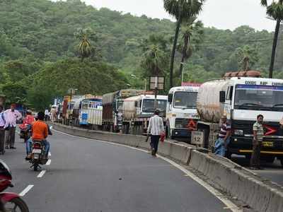 6 dead, 2 injured in accident on Mumbai-Ahmedabad Highway
