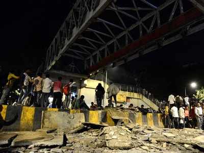 Times security guards rush to help victims of CSMT bridge collapse