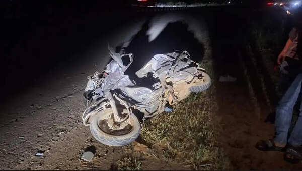 Truck rams into scooter in Gurgaon, teenager and youth die