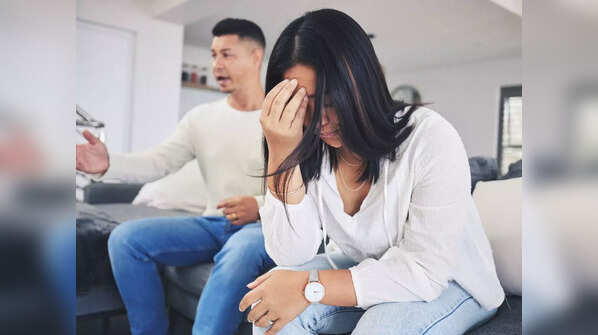 9 Signs Of An Emotionally Unavailable Partner 9-signs-of-an-emotionally-unavailable-partner