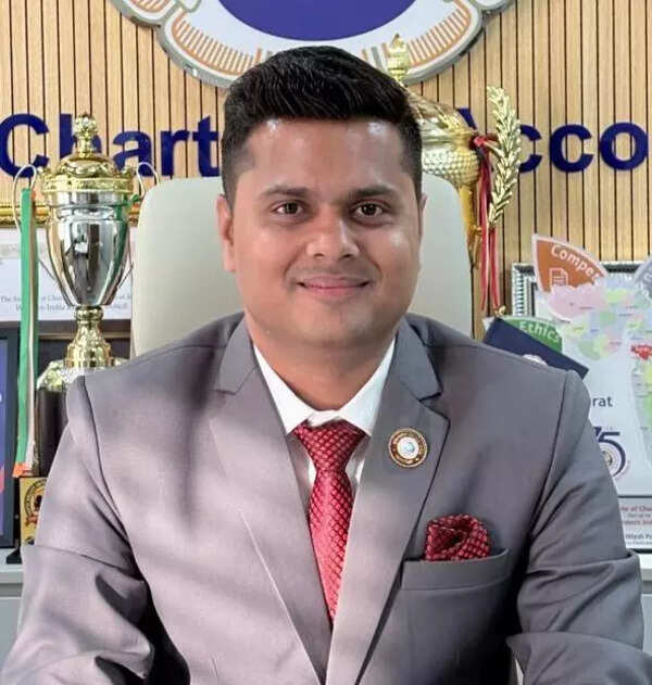 6 from Surat rank in India Top 50 in CA Final