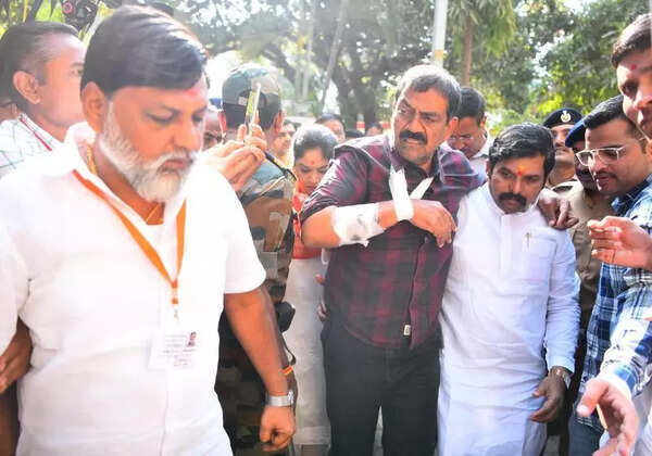 Former mayor & Sena corporator booked for assaulting police at vote counting centre in Sambhajinagar