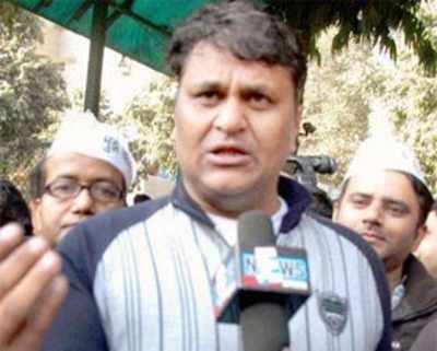 AAP to issue show-cause notice to Vinod Kumar Binny