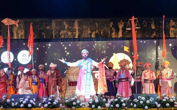 ‘In this new era, no names after Mughals, noneof their statues installed’: Fadnavis at Agra Fort
