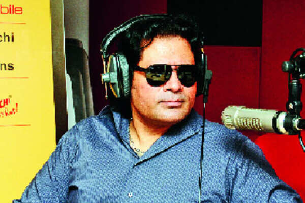 Shafqat Amanat Ali to launch Radio Mirchi and Meethi Mirchi