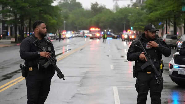 White House shooting scare latest updates: US secret service kills suspect near security checkpoint