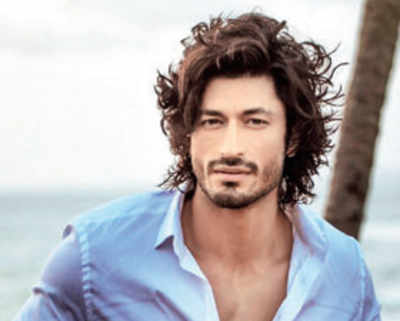 Vidyut Jammwal indulges in alternative medicine