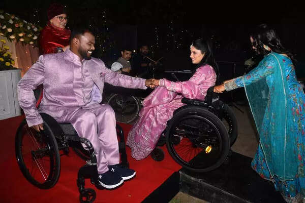 Love blossoms on road to recovery for 2 para athletes