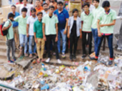 Young Jains on a clean-up mission