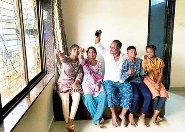 Mumbai: Girl who studied for SSC exam on footpath moves into a 1BHK flat