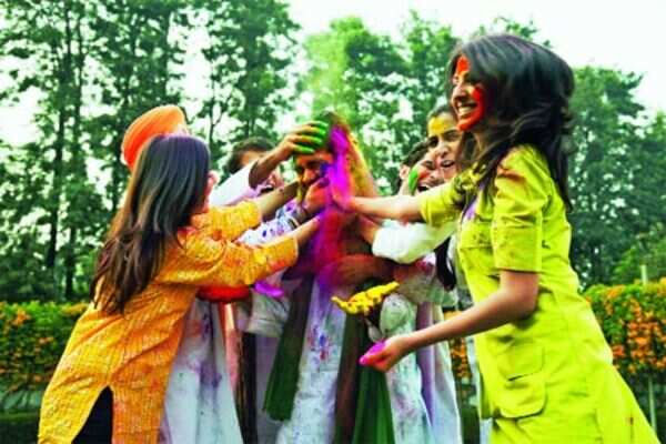 Quick Holi party themes you can depend on