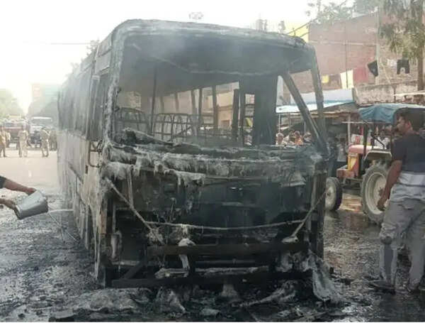 42 passengers escape narrowly after bus catches fire in Amethi