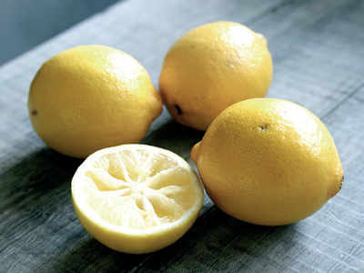 Mirrorlights: Benefits of lemon for skin and hair