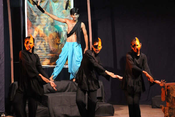 Girish Karnad's play Nagmandal at Sai Sabhagruh in Nagpur was a pleasant experience for city's theatre lovers