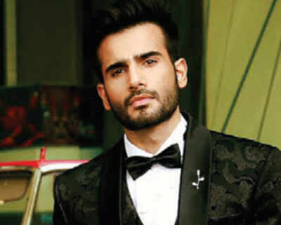 Karan Tacker replaces Karan Singh Grover as host of Nach Baliye season 8