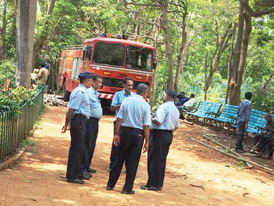 Citizens see red over fire engine, send notice to BMC