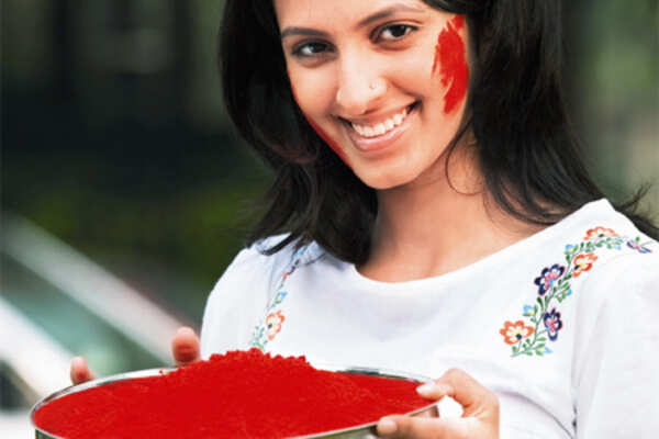 How to have a skin-friendly Holi