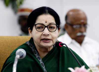 Setback for Jayalalithaa, SC directs Tamil Nadu CM to face trial in income tax case