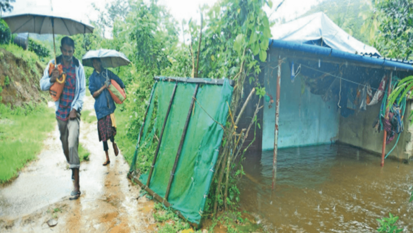 Mullaperiyar: Tamil Nadu releases more water, vigil up