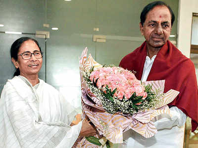 No Congress, no BJP: K Chandrasekhar Rao meets Mamata Banerjee for a Federal Front