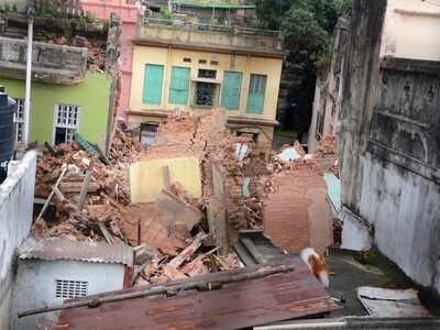 Building collapses in Kolkata's Bowbazar due to East-West Metro project