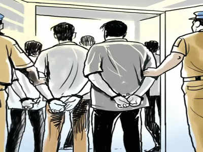 In labourers’ guise, cops bust smuggling racket