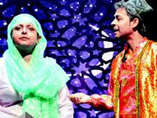 Mohora Cholche (Bengali): Play Review