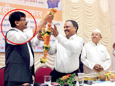 Sanjeev Punalekar was felicitated by Shiv Sena’s Sanjay Raut and ex-BJP MP Sharad Bansode last year