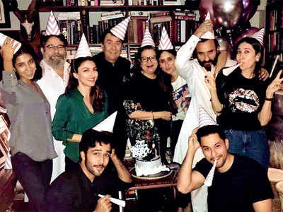 Kareena Kapoor's midnight bash with family