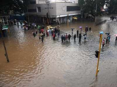 Kolhapur Flood 51 000 People And 0 Villages Affected Five Rescue Teams Of Navy Mobilised