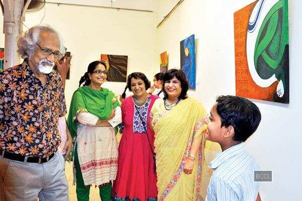 School Student showcase their paintings in Indore