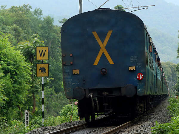 Train service resumes on Dhanbad-Chandrapura line