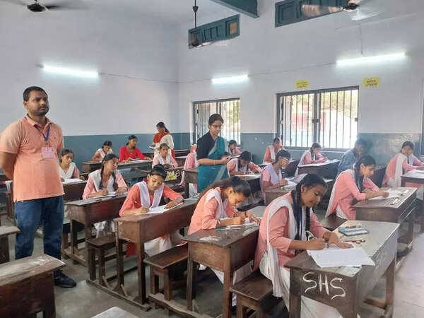 Entrepreneurs, professors welcome skill, fin-tech university announcements in budget