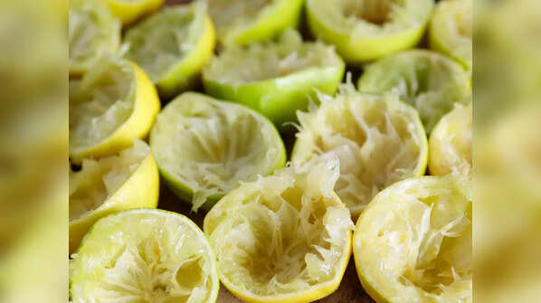 Remove odour from hands