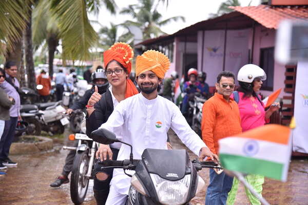 Desi riders paint the town tricolour!