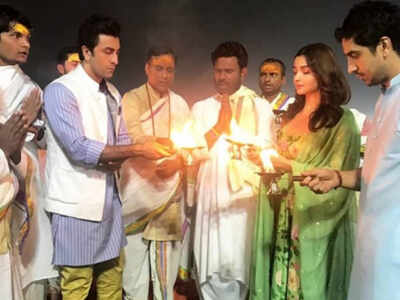 Alia, Ranbir and Ayan offer prayers at Kumbh Mela