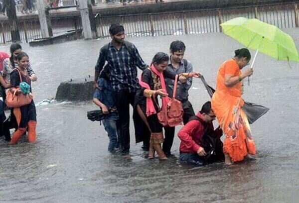In Thane, the lakes take over home, shops