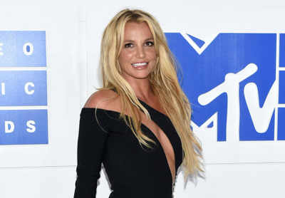 Britney Spears to host charity cycling class