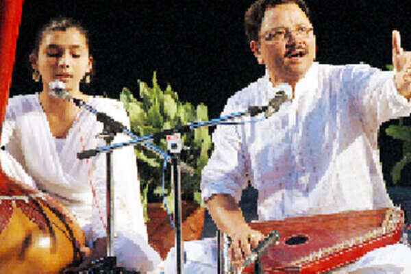 Danseuse Parwati Dutta organized a musical tribute to her late father in Kolkata