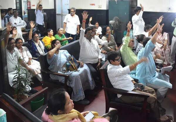 After KMC no-House order, Trinamool reps meet at councillors’ club in HQ