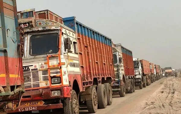 Over 200 vehicles parked along roads, highways penalised
