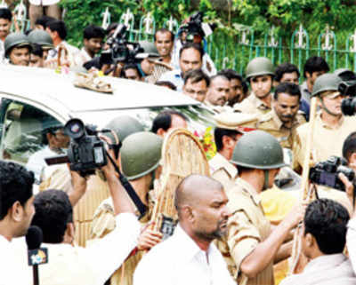 Telangana MP faces protesters’ fury at Tirupati