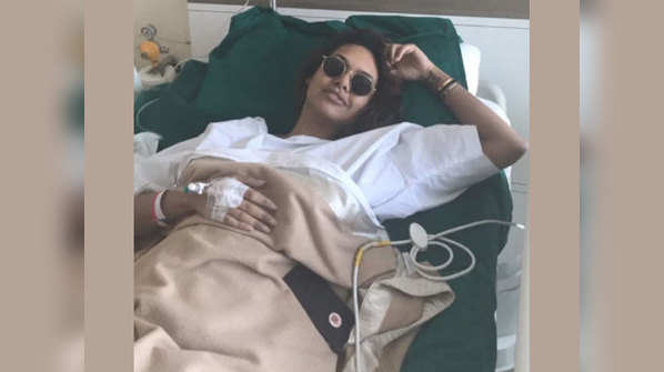 Pic: Esha Gupta smiles through pain in hospital bed