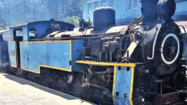 Coal-locomotive showpiece now back on track